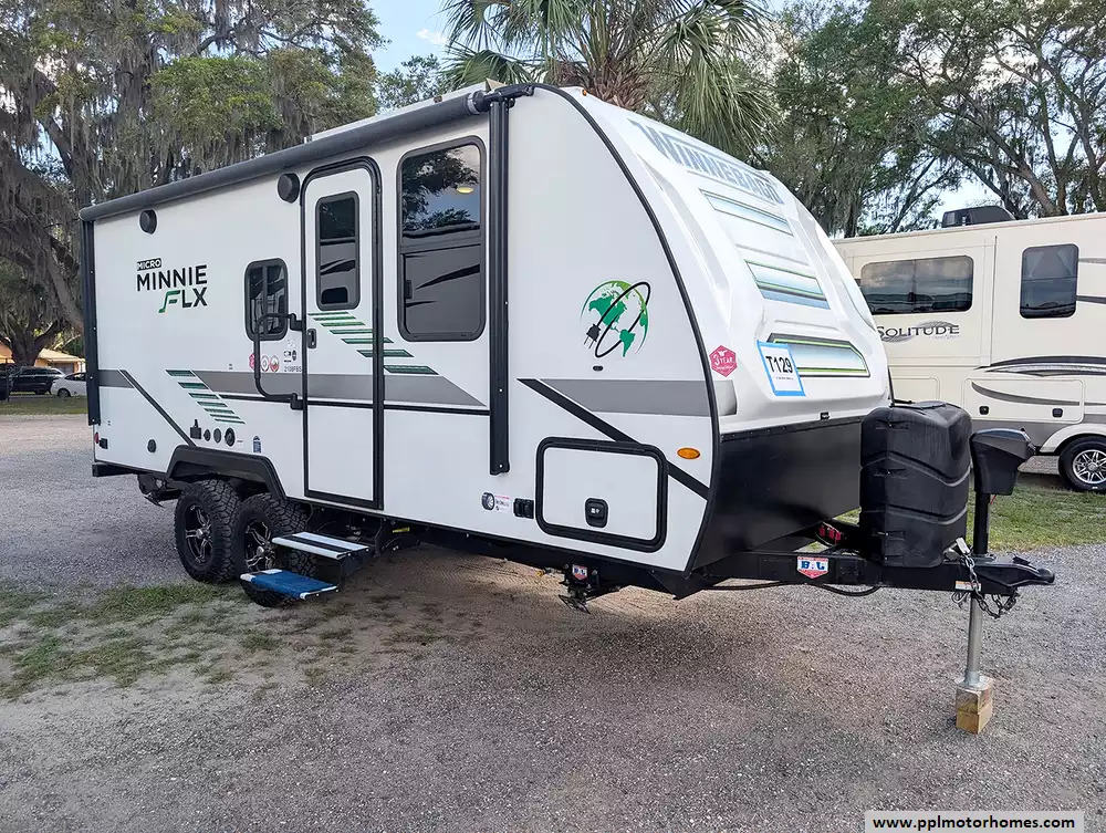 2022 Winnebago Micro Minnie Flx 2108FBS in summerfield FL