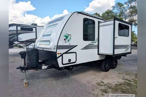 2022 Winnebago Micro Minnie Flx 2108FBS in summerfield FL