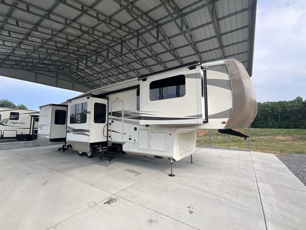 2017 Forest River CEDAR CREEK HATHAWAY 38FL6 in dobson NC