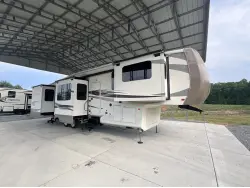 2017 FOREST RIVER CEDAR CREEK HATHAWAY 38FL6