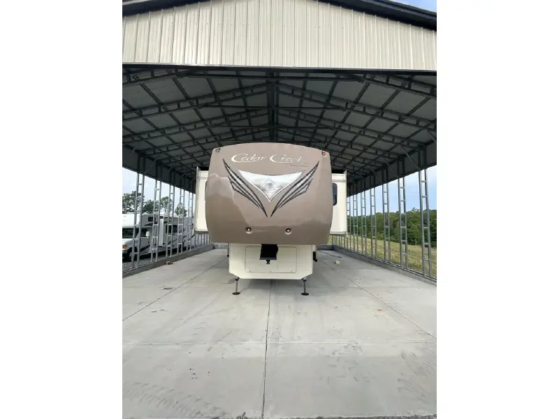 2017 FOREST RIVER CEDAR CREEK HATHAWAY 38FL6