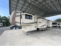 2017 FOREST RIVER CEDAR CREEK HATHAWAY 38FL6