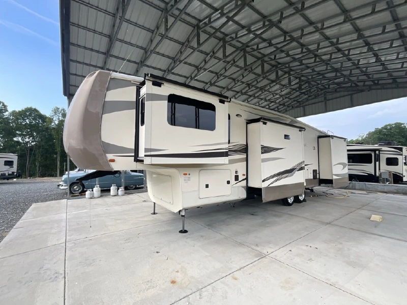 2017 FOREST RIVER CEDAR CREEK HATHAWAY 38FL6