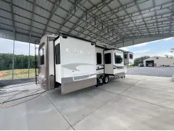 2017 FOREST RIVER CEDAR CREEK HATHAWAY 38FL6