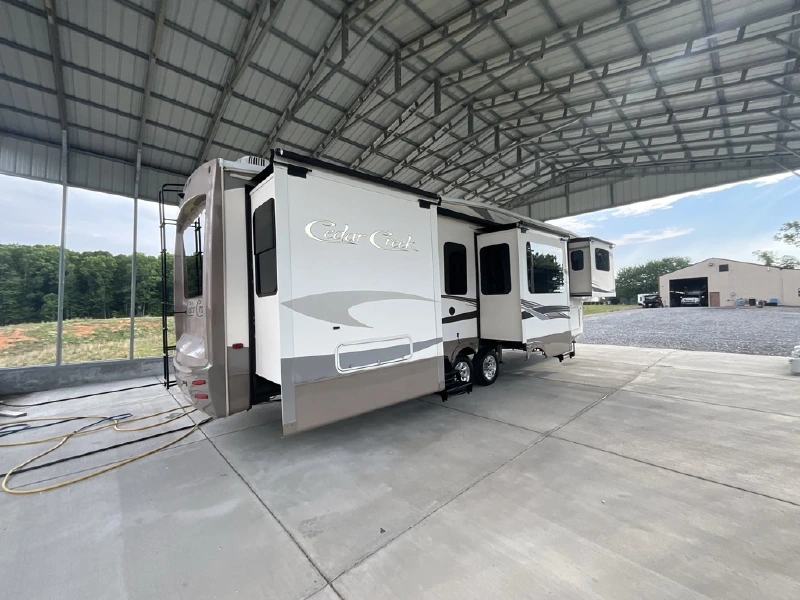 2017 FOREST RIVER CEDAR CREEK HATHAWAY 38FL6