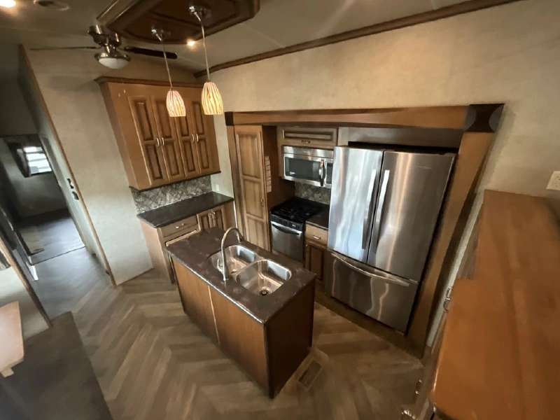 2017 FOREST RIVER CEDAR CREEK HATHAWAY 38FL6