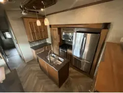2017 FOREST RIVER CEDAR CREEK HATHAWAY 38FL6