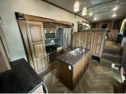 2017 FOREST RIVER CEDAR CREEK HATHAWAY 38FL6