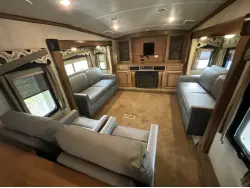 2017 FOREST RIVER CEDAR CREEK HATHAWAY 38FL6