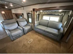 2017 FOREST RIVER CEDAR CREEK HATHAWAY 38FL6
