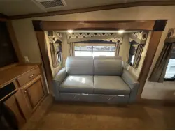 2017 FOREST RIVER CEDAR CREEK HATHAWAY 38FL6