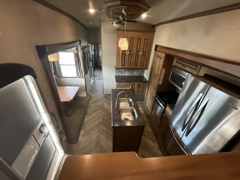 2017 FOREST RIVER CEDAR CREEK HATHAWAY 38FL6