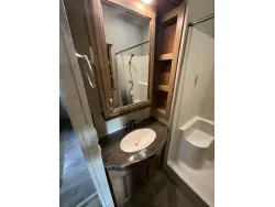 2017 FOREST RIVER CEDAR CREEK HATHAWAY 38FL6