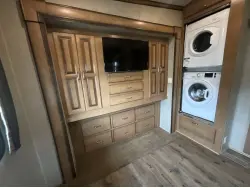 2017 FOREST RIVER CEDAR CREEK HATHAWAY 38FL6