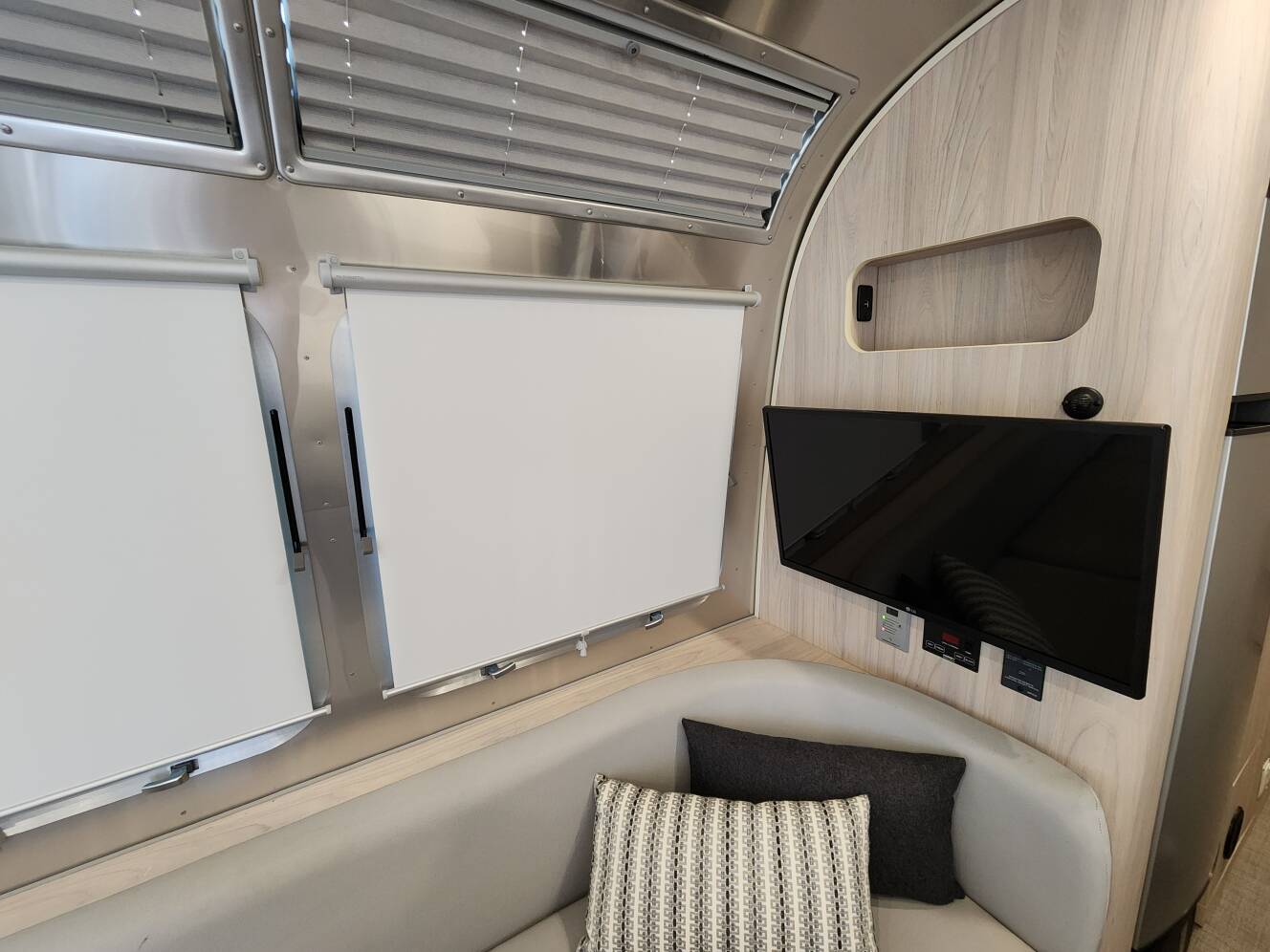 A photo of this 2020 Airstream GLOBETROTTER 27FBQ
