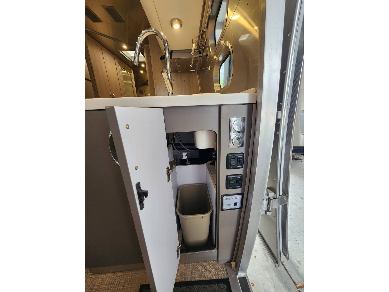 A photo of this 2020 Airstream GLOBETROTTER 27FBQ