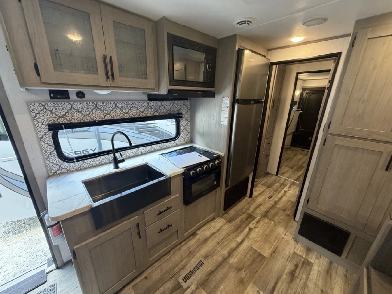 2022 COLEMAN LANTERN 300TQ