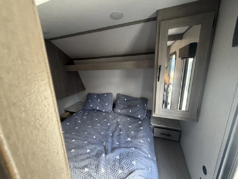 2022 COLEMAN LANTERN 300TQ