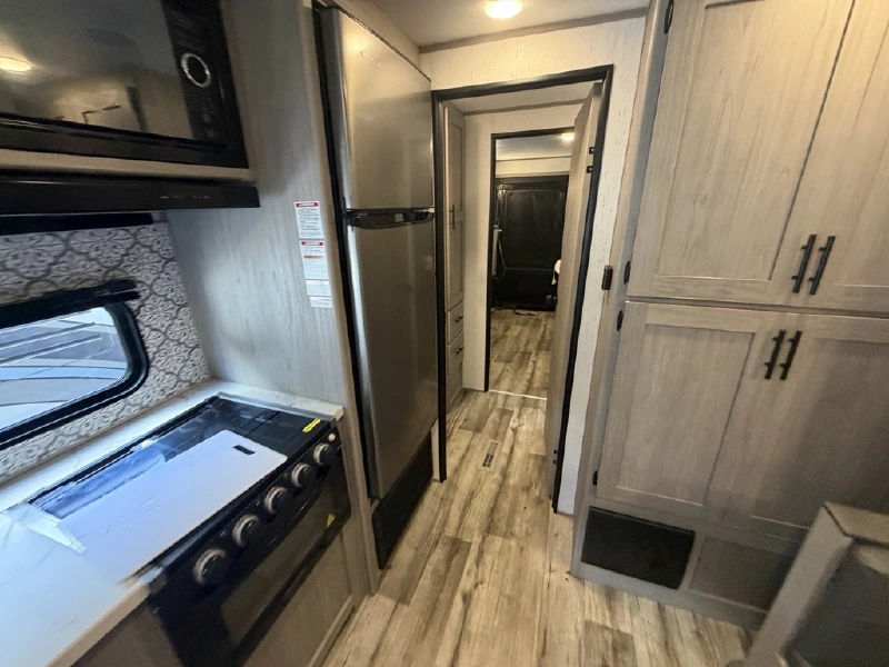 2022 COLEMAN LANTERN 300TQ