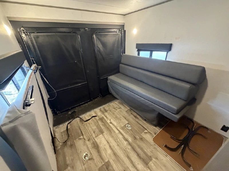 2022 COLEMAN LANTERN 300TQ