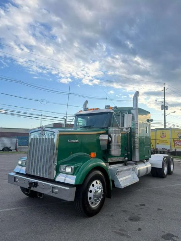2021 Kenworth W900 in Linden, NJ
