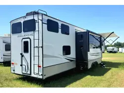 2022 Keystone Avalanche 390DS