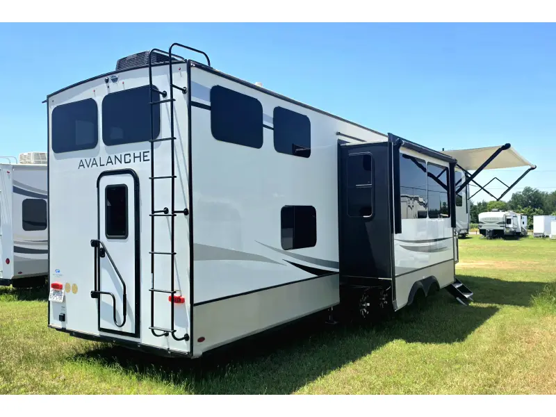 2022 Keystone Avalanche 390DS