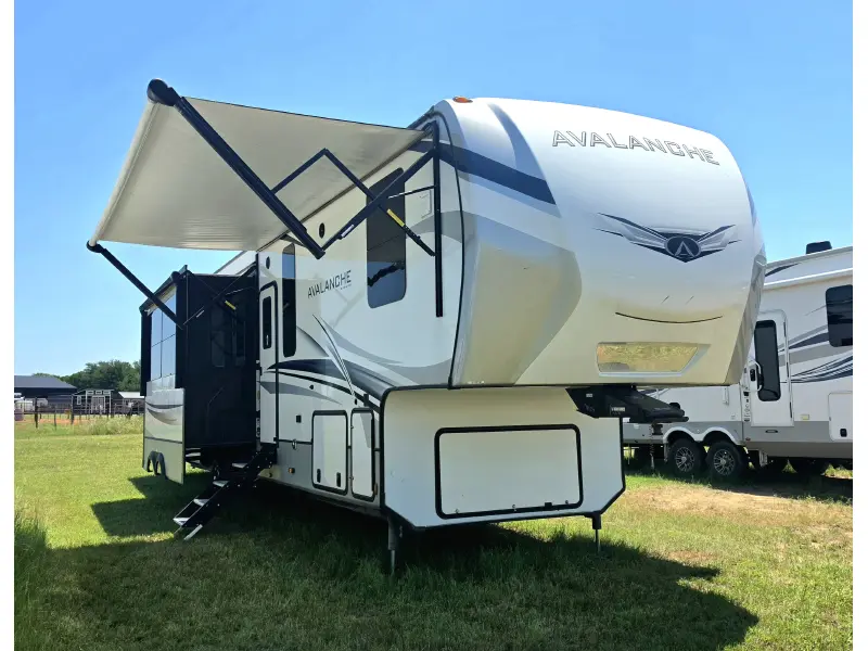 2022 Keystone Avalanche 390DS