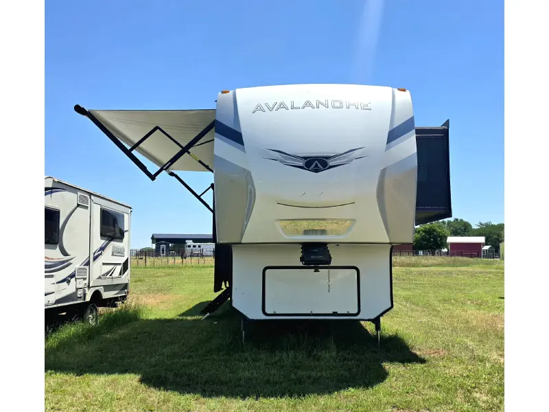 2022 Keystone Avalanche 390DS