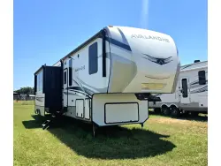 2022 Keystone Avalanche 390DS