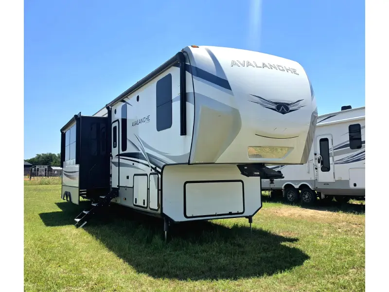 2022 Keystone Avalanche 390DS