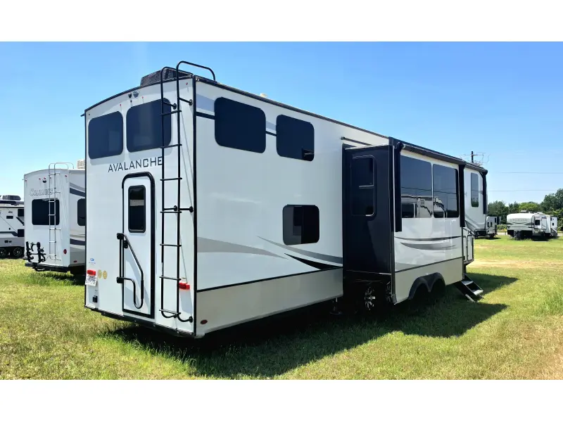 2022 Keystone Avalanche 390DS