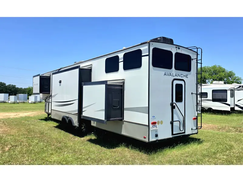 2022 Keystone Avalanche 390DS