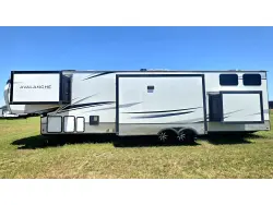 2022 Keystone Avalanche 390DS