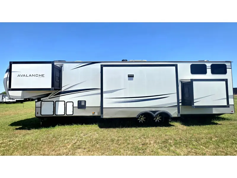 2022 Keystone Avalanche 390DS