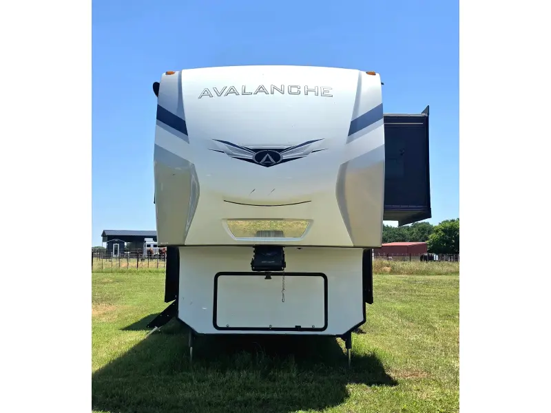 2022 Keystone Avalanche 390DS