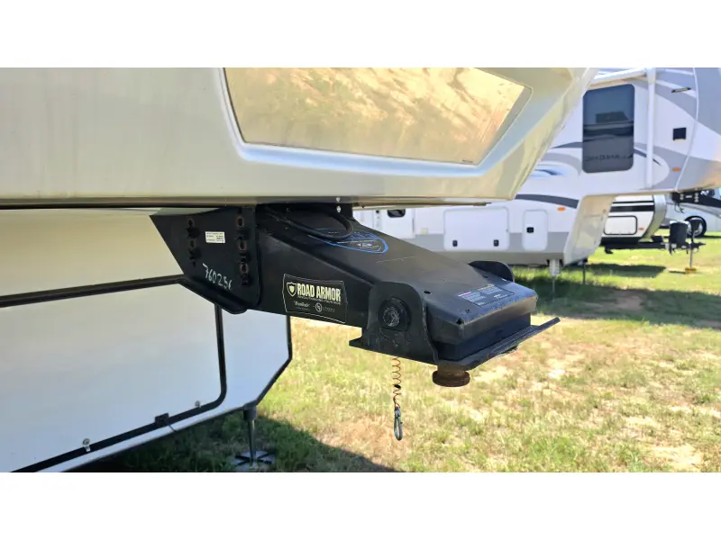 2022 Keystone Avalanche 390DS