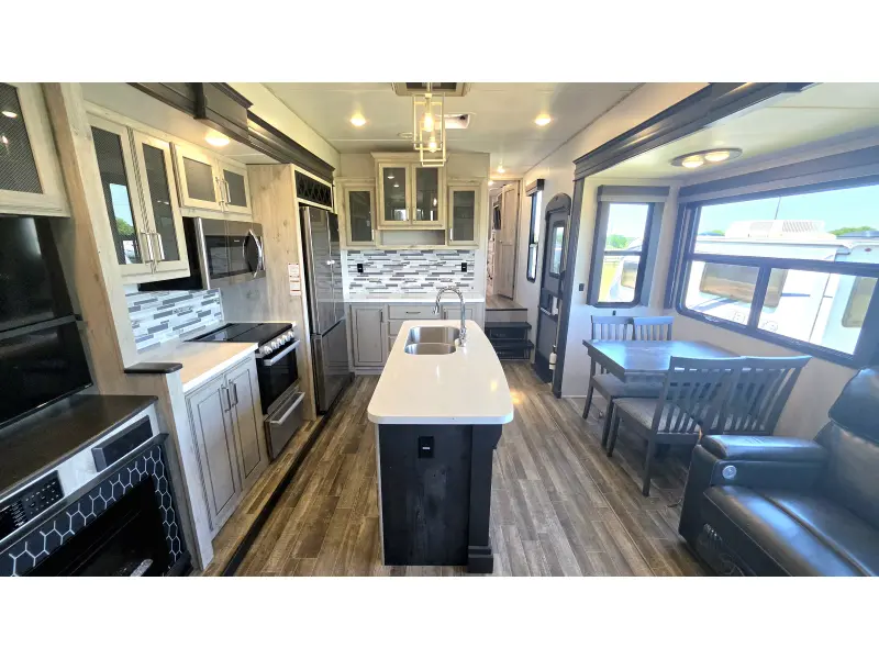2022 Keystone Avalanche 390DS