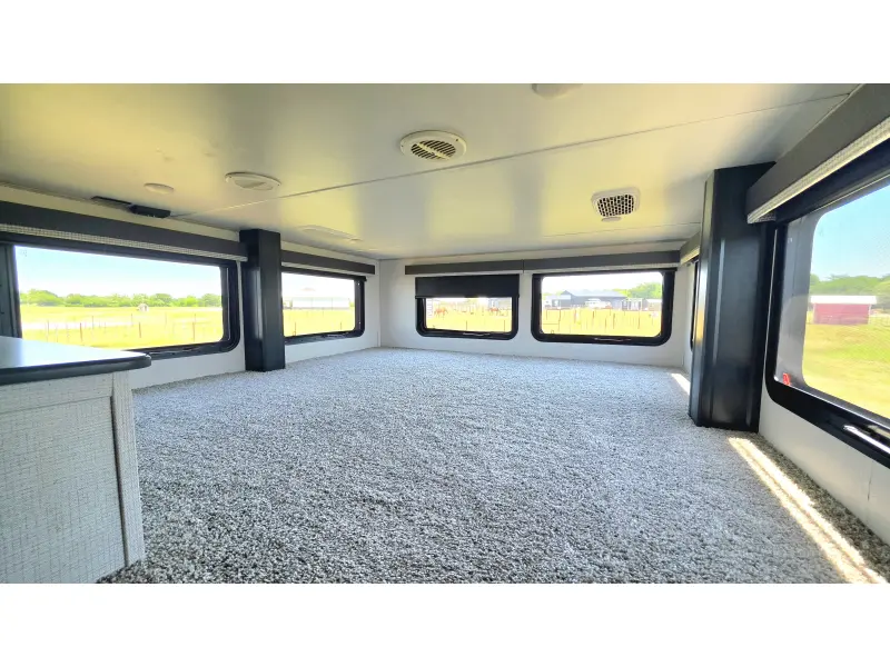 2022 Keystone Avalanche 390DS