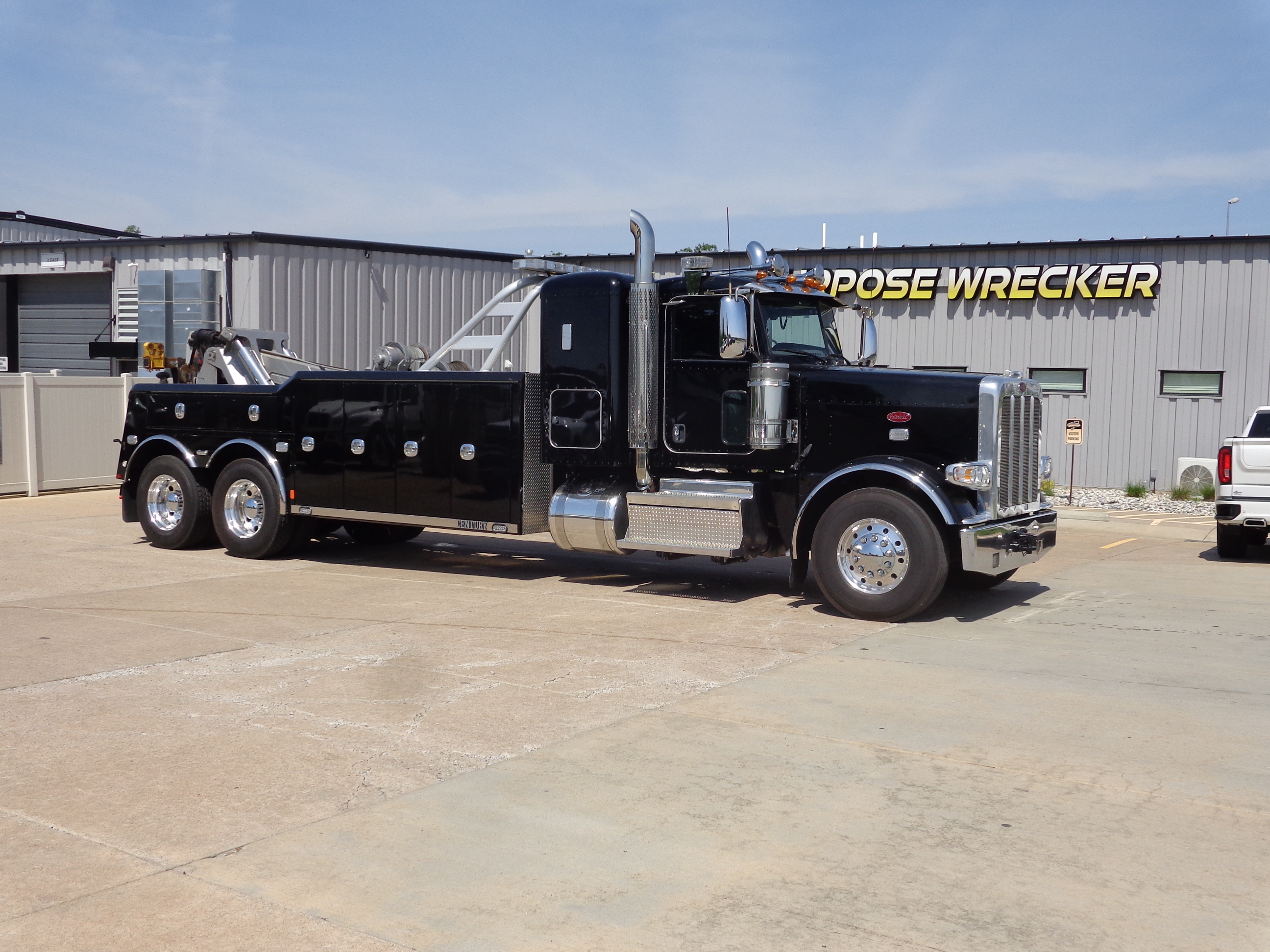 2023 PETERBILT 389 in Wentzville, MO