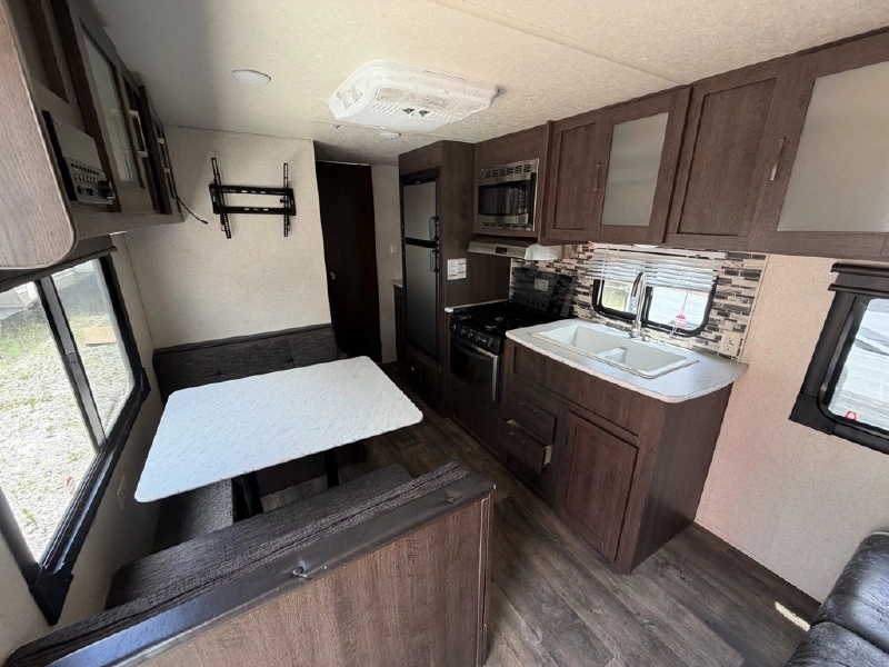 2018 FOREST RIVER CRUISE LITE 261BHXL