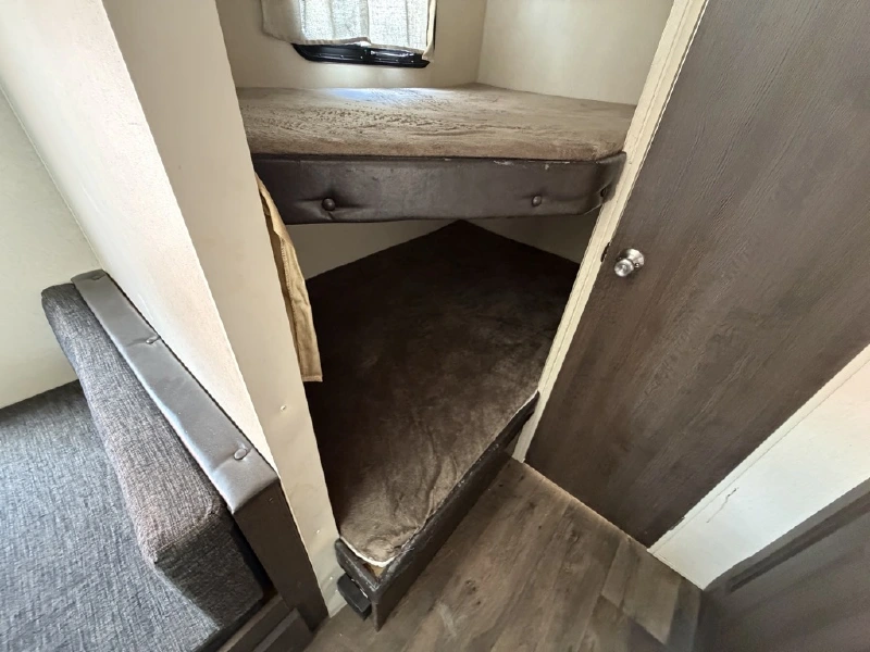 2018 FOREST RIVER CRUISE LITE 261BHXL
