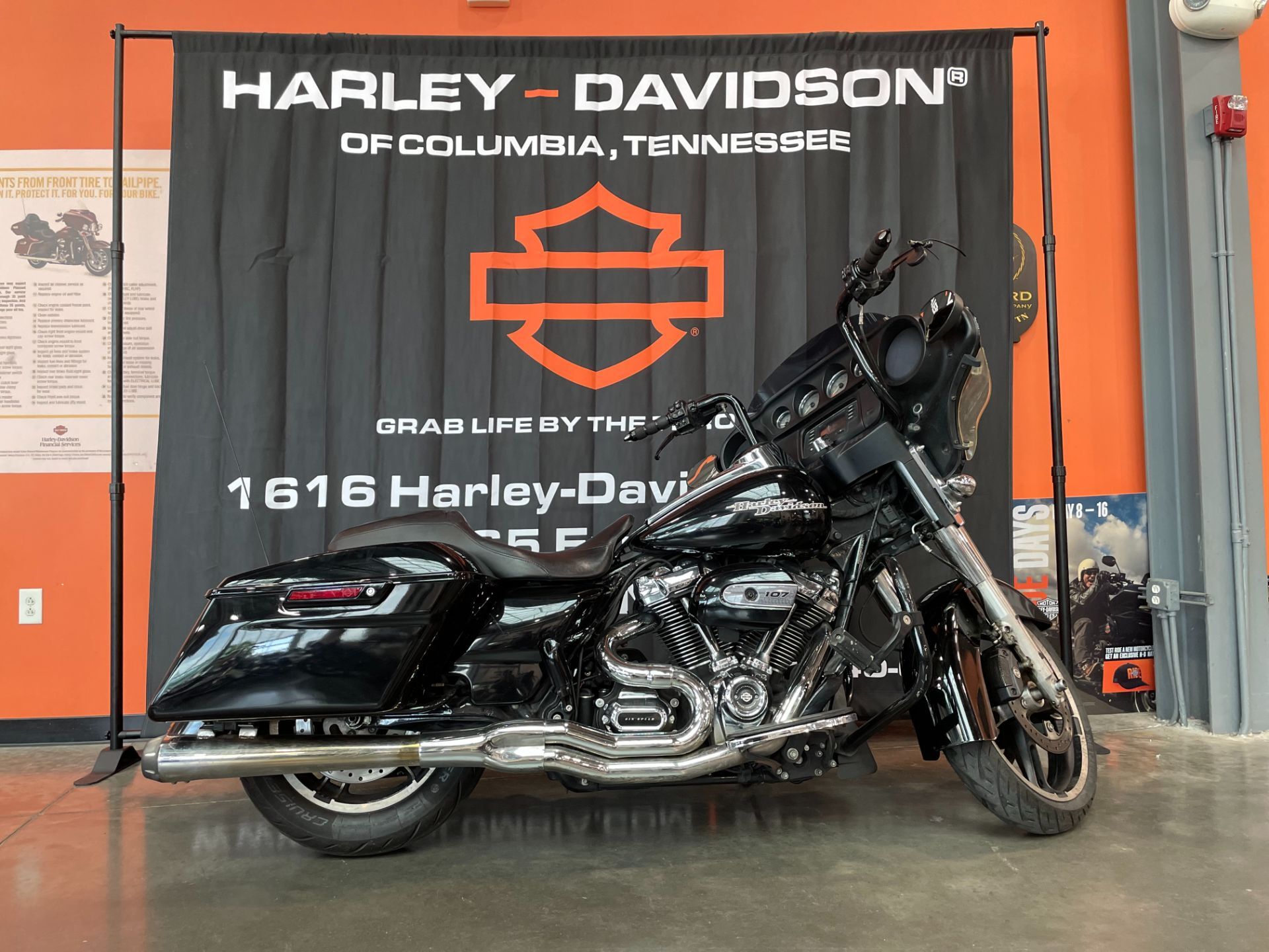 2017 Harley-Davidson Street Glide® in Columbia, TN