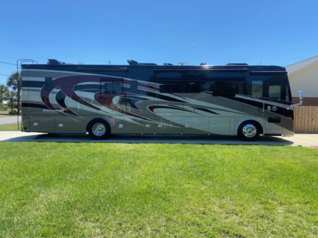 A photo of this 2020 Tiffin Motorhomes PHAETON 40 QBH