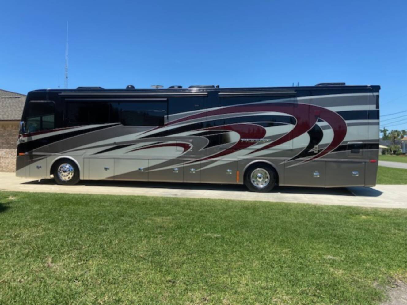 A photo of this 2020 Tiffin Motorhomes PHAETON 40 QBH