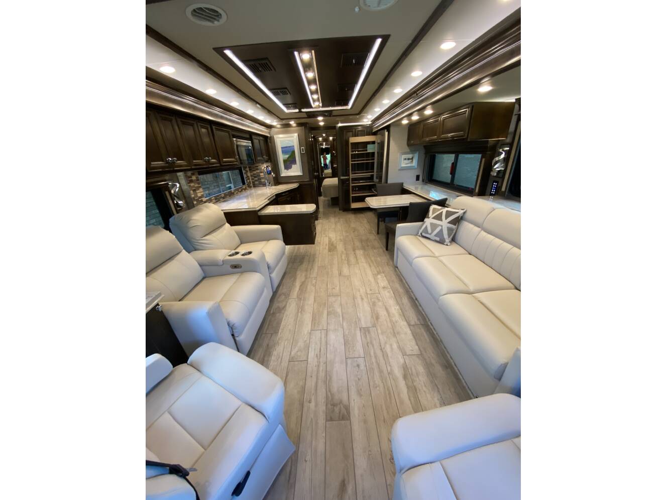 A photo of this 2020 Tiffin Motorhomes PHAETON 40 QBH