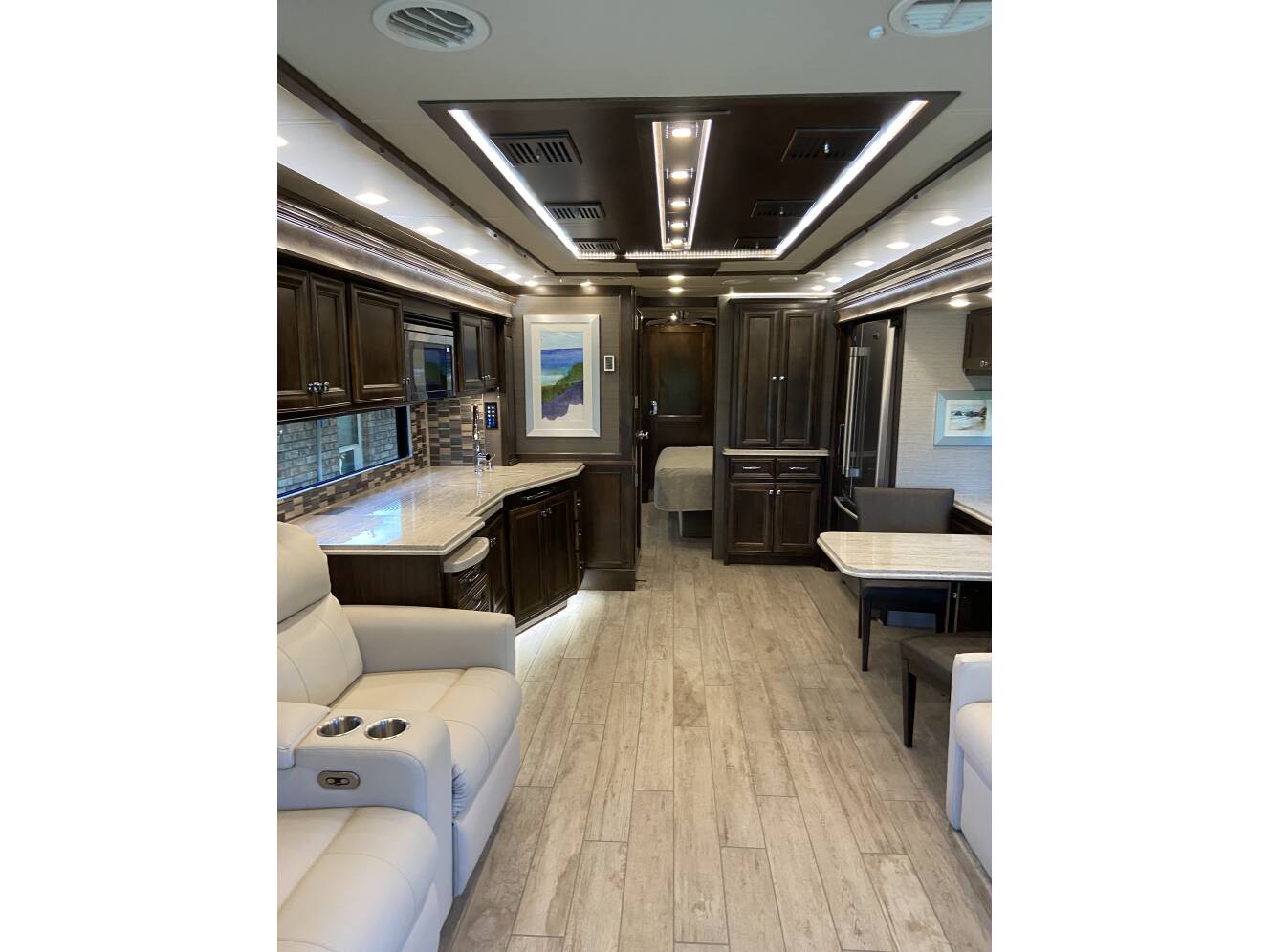 A photo of this 2020 Tiffin Motorhomes PHAETON 40 QBH