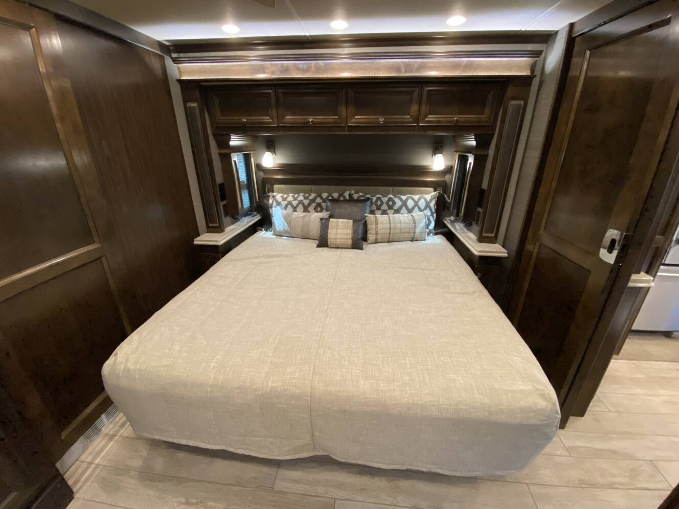 A photo of this 2020 Tiffin Motorhomes PHAETON 40 QBH