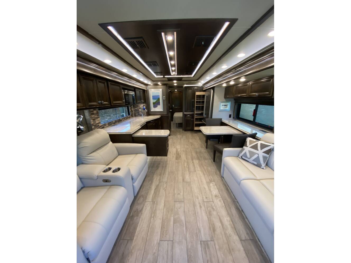 A photo of this 2020 Tiffin Motorhomes PHAETON 40 QBH