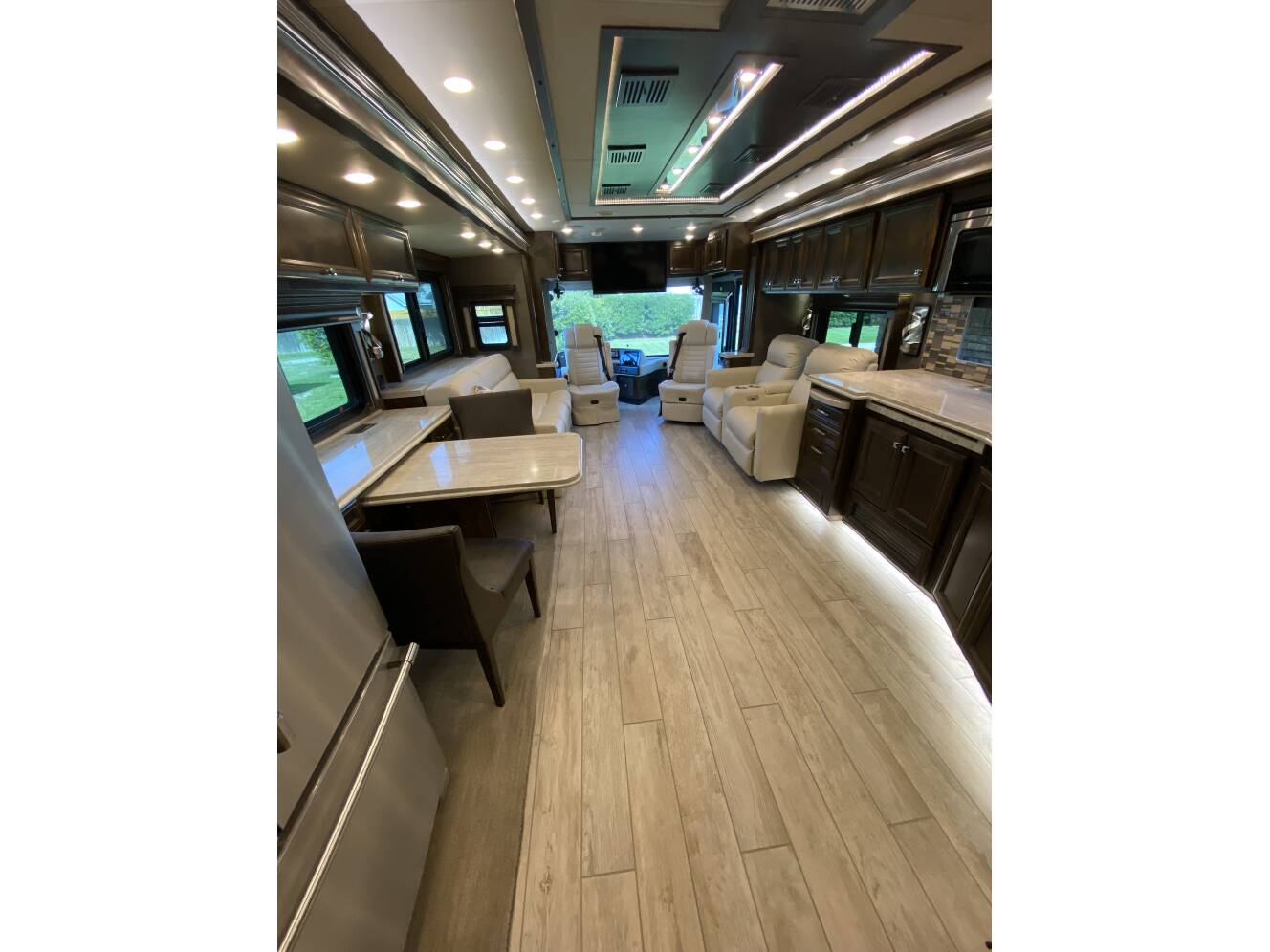 A photo of this 2020 Tiffin Motorhomes PHAETON 40 QBH